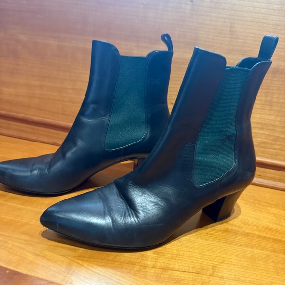 Gucci Pointed Toe Black Leather Short Boots - Picture 2 of 13